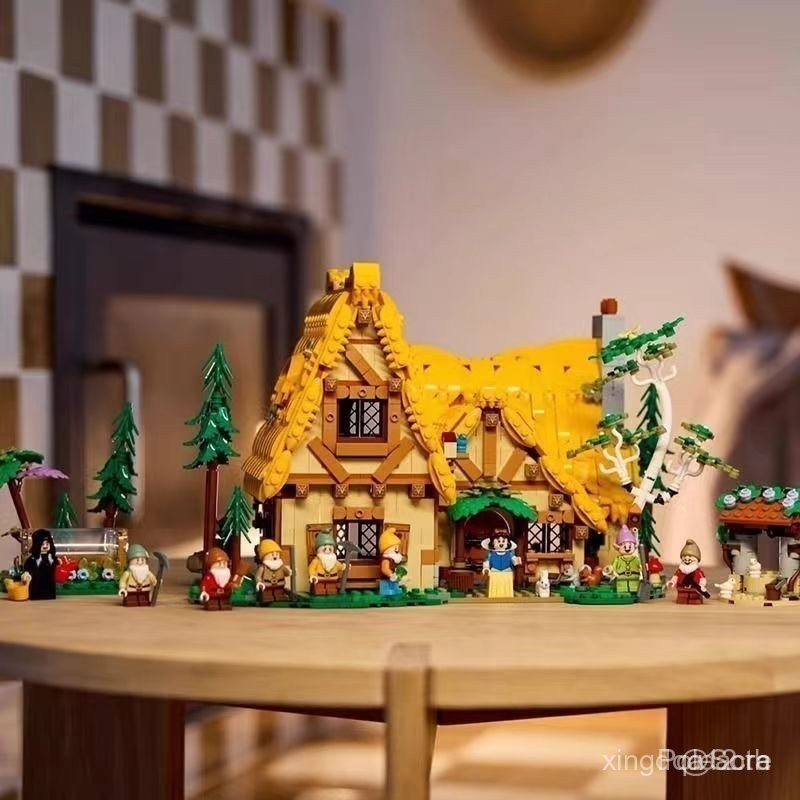 Had diskon masaเข้ากันได้กับสโนว์ไวท์และคนแคระเจ็ด 43242 Disney Series Forest Cabin บล็อกตัวต่อเพื่อ