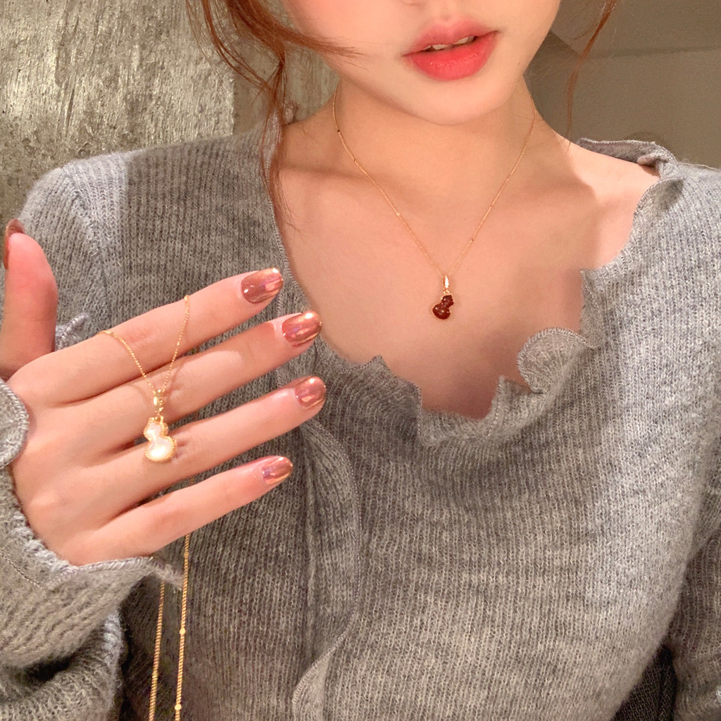 แฟชั่นน่ารักสร้อยคอน้ําเต้าโชคลาภสองด้านสําหรับผู้หญิงสีทองประณีตของขวัญวันเกิดนักเรียน - รูปที่ 4