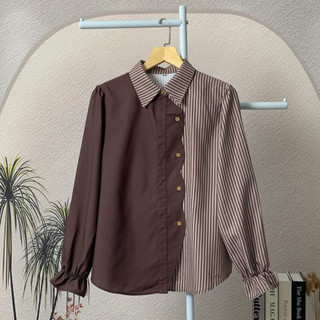 Kemeja Stylish Warna Cokelat/Apricot | Kemeja Panjang Lengan | Desain Campuran Garis & Solid | Nyaman Dipakai Sehari-hari | Original By Chcimore Soft | Kemeja Santai Wanita | Bahan Lembut Tidak Gerah | Pinggiran Renda Elegan | Kemeja Trendy 2025