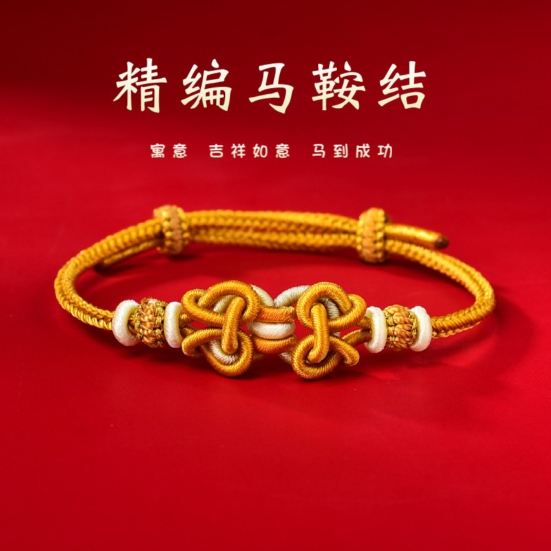 สร้อยข้อมือพลัสลายปมเชือกสไตล์ม้า สีแดง จากแบรนด์ Benming