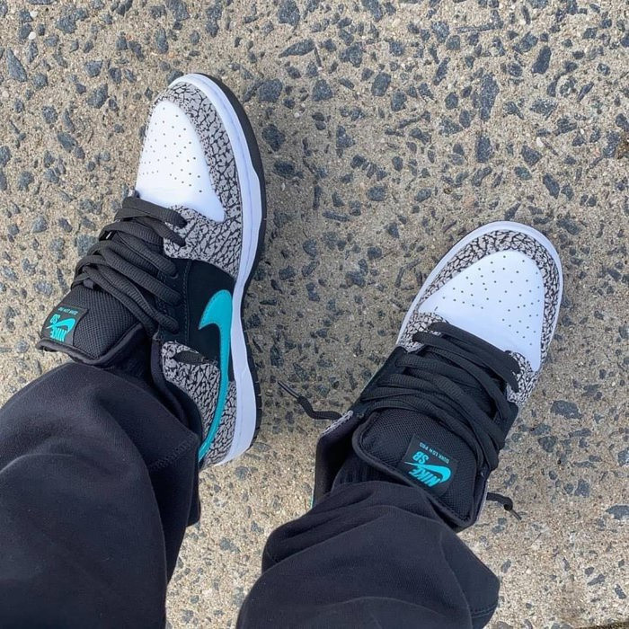 รองเท้าผ้าใบเรียบหรูสีดําสีเขียว BQ6817-009 รองเท้าผ้าใบลําลอง