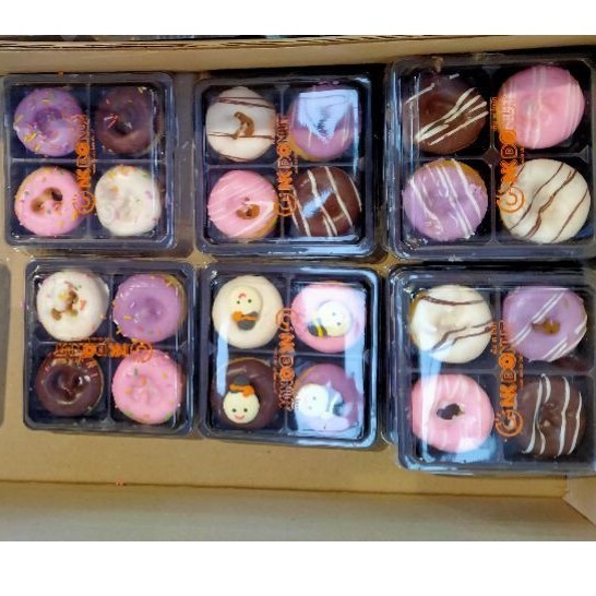 โดนัทเคลือบช็อกโกแลต NK DONUT 1กล่อง25บ.**พิเศษ 5กล่อง124บ.**/3 ห่อเล็ก25บ. **ซื้อครบ15ห่อเล็ก120บ**