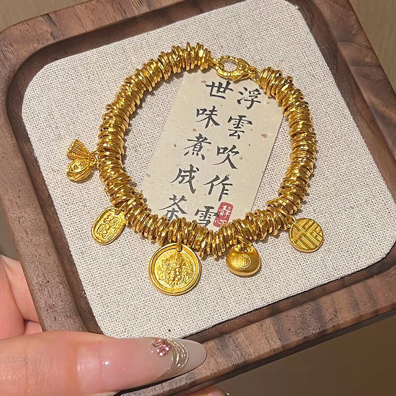 สร้อยข้อมือขดที่สง่างามและหรูหรา