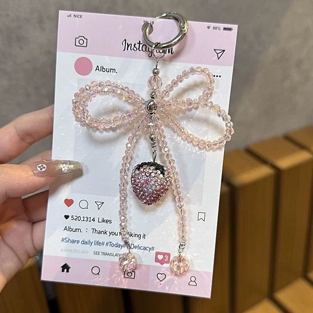 จี้สตรอเบอร์รี่โซ่โทรศัพท์มือถือโบว์คริสตัลลูกปัดเชือกเส้นเล็ก