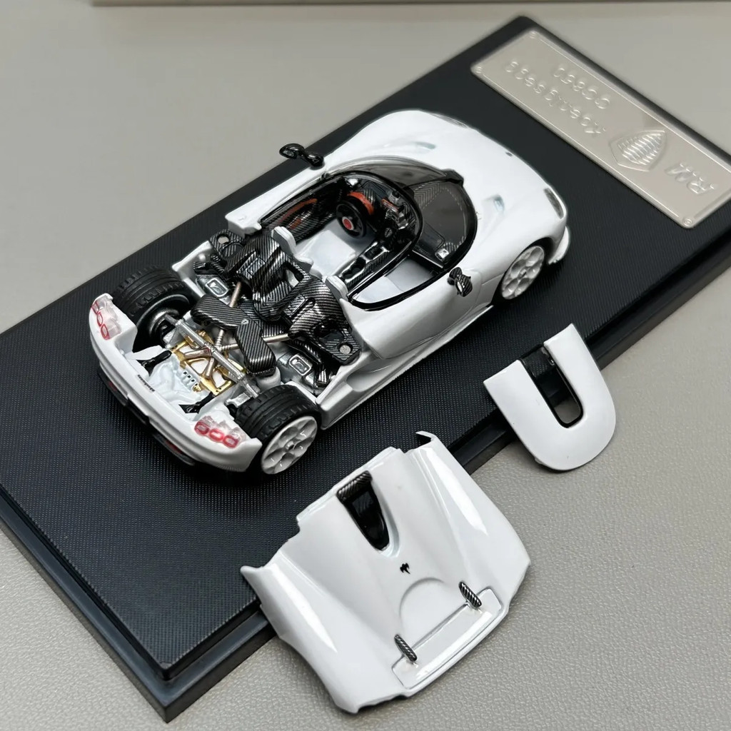 RM 1/64 Koenigsegg CC850 โลหะผสมสีขาวโมเดลรถDiecastของเล่นของขวัญวันเกิด