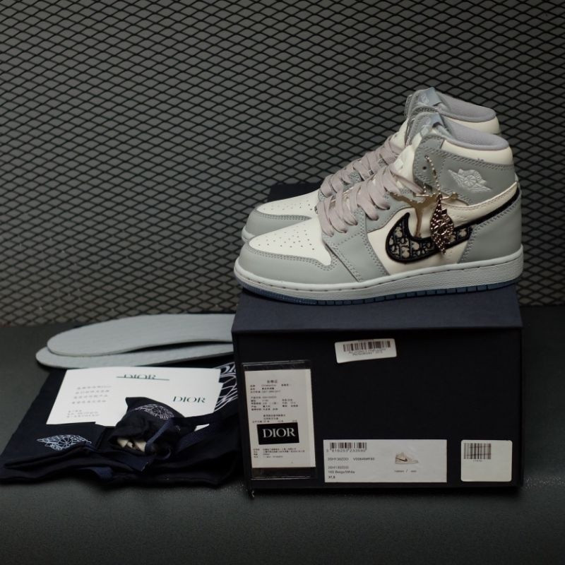 เกม Air Jordan 1 Dior j2z0 มีคุณภาพสูง