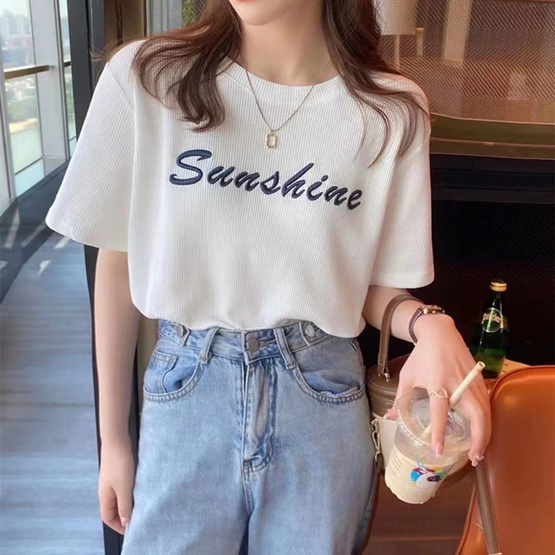 ฤดูร้อนสไตล์ใหม่เกาหลีรุ่นรอบคอวาฟเฟิลจดหมายปักหลวมแขนสั้นเสื้อกันหนาวด้านบนผู้หญิงหมายเหตุสามารถรับ