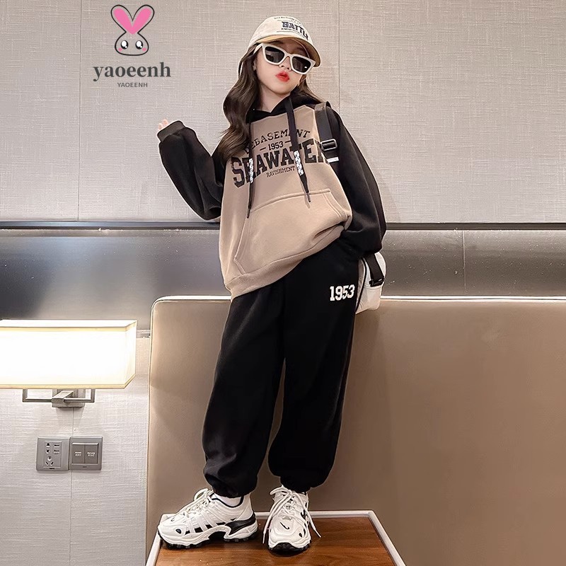 【YAOEENH】ชุดสองชิ้นหลวมสบายสำหรับเด็กอายุ 8-14 ปี สไตล์ฤดูฝนถึงหนาวยามค่ำคืน เสื้อฮูดพิมพ์ลายและกระโปรง ชุดแฟชั่น