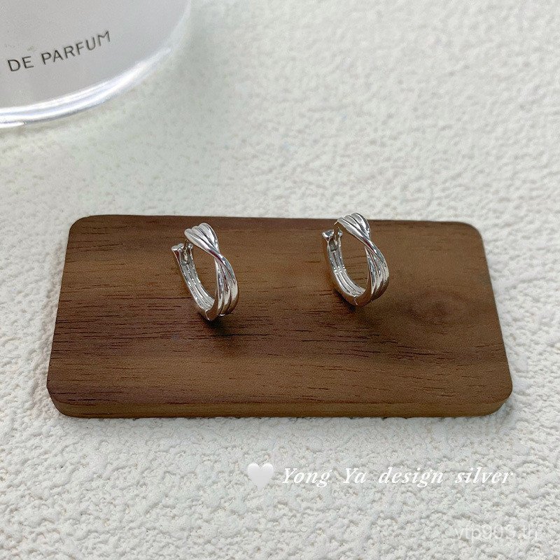 ผม Twist S999 สายเงินลายเส้น สไตล์เรียบหรูและทันสมัยสำหรับคุณสาวๆ R0F3