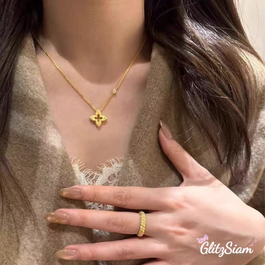 Glitzsiam💯💯สร้อยคอรูปดอกโคลเวอร์สี่แฉกแบบกลวง สร้อยคอวินเทจสำหรับผู้หญิง สีทอง ความหรูหราระดับไฮเอนด์.