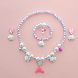 พร้อมส่ง คอไข่มุก 5pcs ชุดสร้อยสําหรับเด็ก สร้อยนางเงือก ดีไซน์เจ้าหญิงนางเงือก สีสันน่ารัก ของเล่นเด็ก