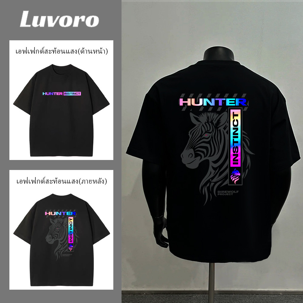 (ผ้าฝ้าย100%) Luvoro 2025 ลายสะท้อนแสงT-shirt ลาย เนื้อผ้านุ่มระบายอากาศดี ยูนิเซ็กซ์แขนสั้น oversize สีดำและสีขาว E033