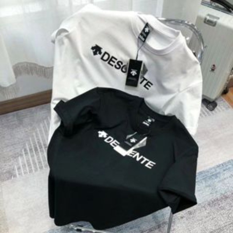 เสื้อยืดกราฟิก DESCENTE สวมใส่ง่ายสำหรับทุกวัน ทำจากผ้าฝ้ายพรีเมียมนิ่มและระบายอากาศได้ดี