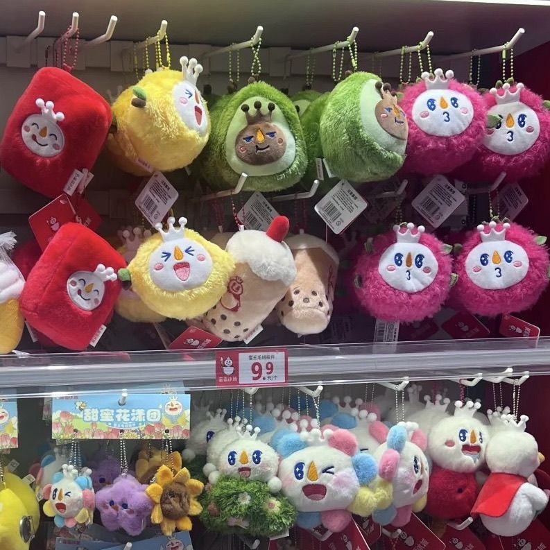 Mixue Ice City Snow King Fruit Series ของเล่นตุ๊กตาจี้ตุ๊กตากระเป๋าจี้ของขวัญพวงกุญแจตุ๊กตา L11.18