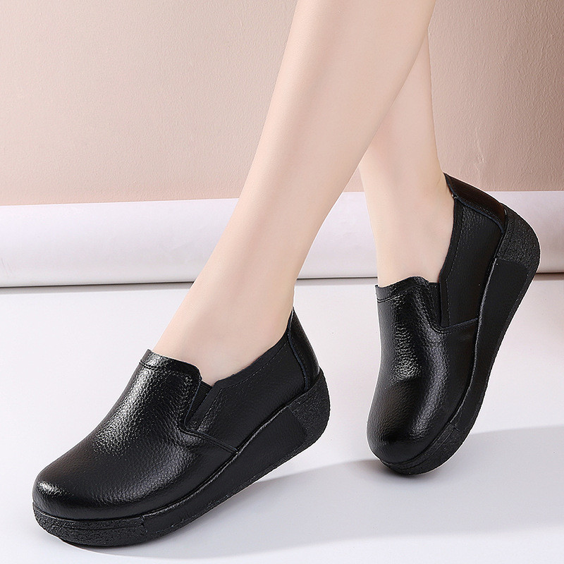 รองเท้า Loafers สไตล์ใหม่หนาสำหรับฤดูหนาว พื้น Platform Soled Slip-On