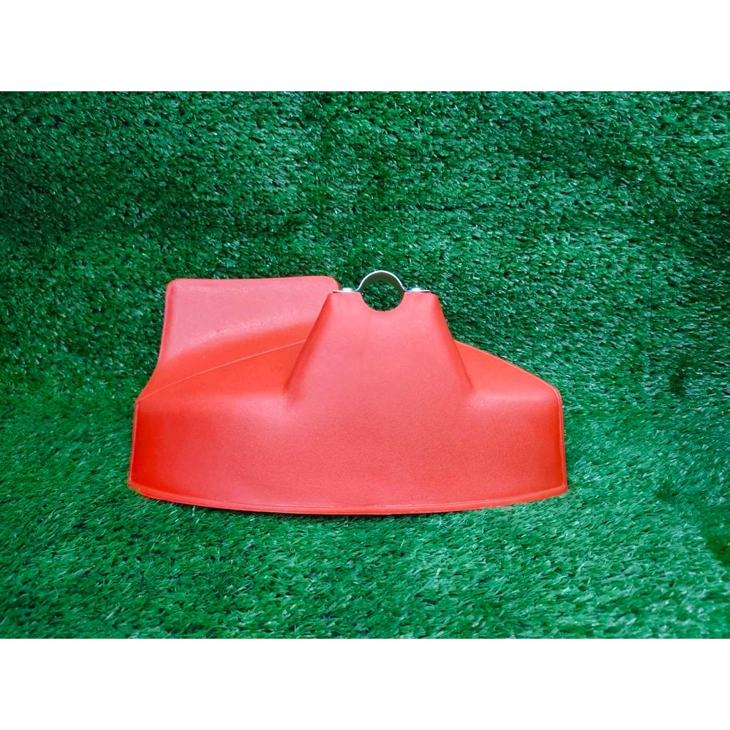 บังใบมีดตัดหญ้า สีแดงใบใหญ่ พลาสติกบังใบมีดเครื่องตัดหญ้า ที่บังหญ้า อะไหล่เครื่องตัดหญ้า ที่บังเครื่องตัดหญ้า ใช้ดี - รูปที่ 2