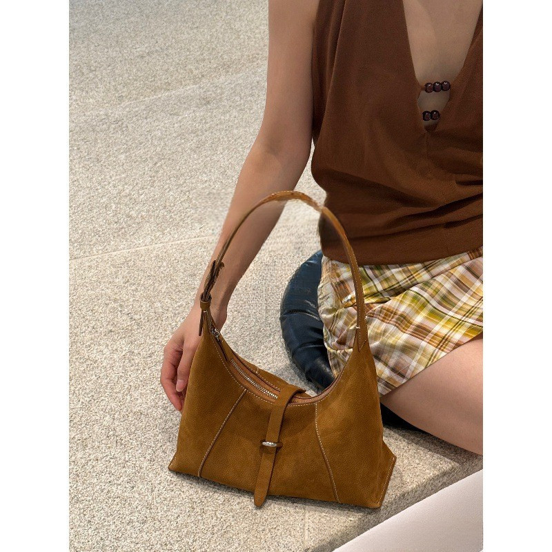 กระเป๋าสะพาย Niche Retro Suede