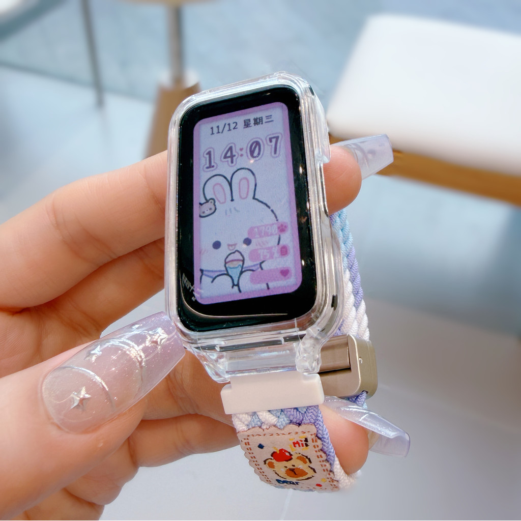 สายรัดข้อมือไนลอนแบบหัวเข็มขัดแม่เหล็กรูปหมีน้อย สำหรับ Huawei Band 11 11 Pro 10 9 8 7 6 6 Pro สายรัดข้อมือแบบยืดหยุ่นปรับได้สำหรับ Honor Band 10 9 7 6 สายรัดข้อมือทดแทน