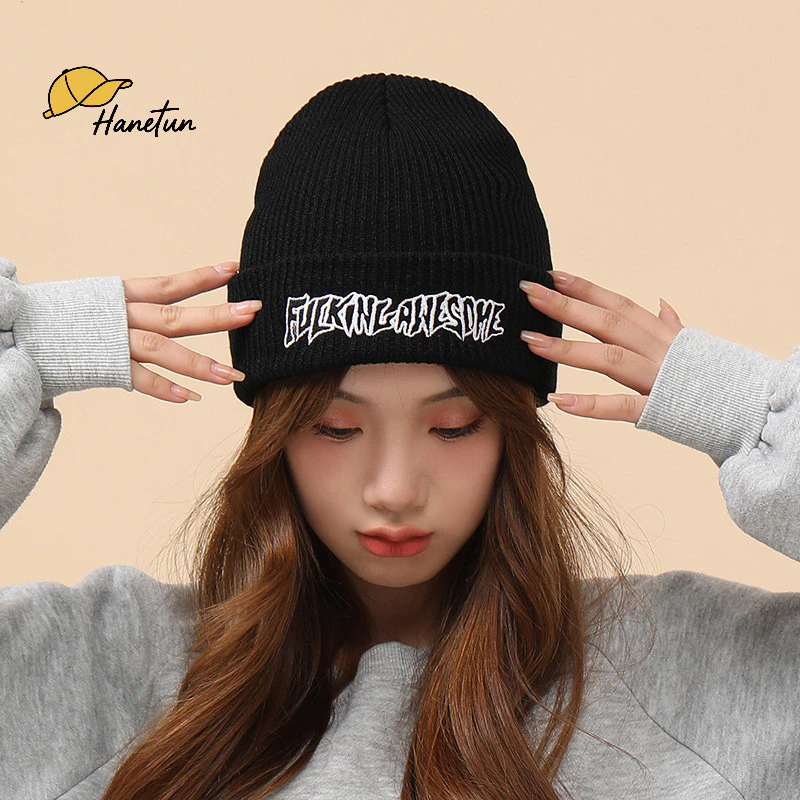 ฟรีค่าขนส่ง🚚หมวกไหมพรมปักลายอินเทรนด์ สไตล์สตรีท unisex หมวกฮิปฮอปแฟชั่นอเนกประสงค์ กันหนาวฤดูหนาว.เทศกาลปีใหม่2026
