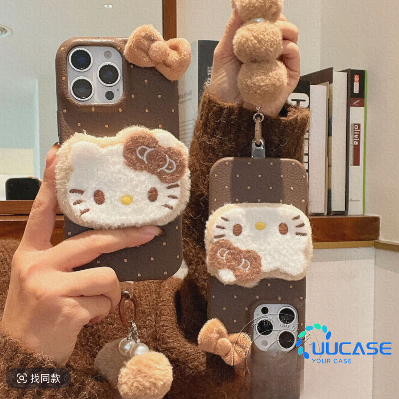 ตุ๊กตาแมวผูกโบว์สีน้ําตาล เหมาะสําหรับ iPhone 16Pro 17Pro Max 11 12 13 14Plus 15Pro XR XS Max 7 8Plus เคสโทรศัพท์ฝาครอบโทรศัพท์เพื่อนสาวน่ารักการ์ตูนสร้อยข้อมือ XLZW