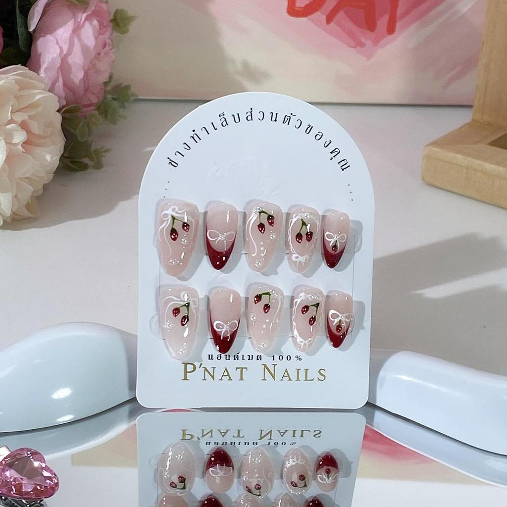 A343 P'Nat เล็บปลอมเจลแท้แฮนด์เมด สไตล์ฝรั่งเศสสีแดง เชอร์รี่ ปลายแดง โชว์ผิวขาว อ่อนโยน ใช้ซ้ำได้ ติดทน  อุปกรณ์*1
