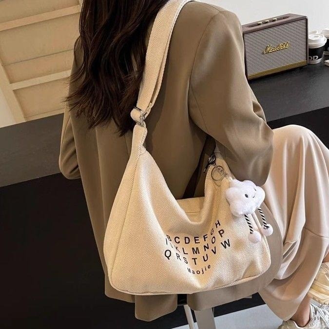 กระเป๋าแฟชั่น 2025 ทรง Dumpling สไตล์มินิมอล ความจุใหญ่ ใช้ได้ทั้งถือและสะพาย แฟชั่นใหม่ พร้อมส่ง