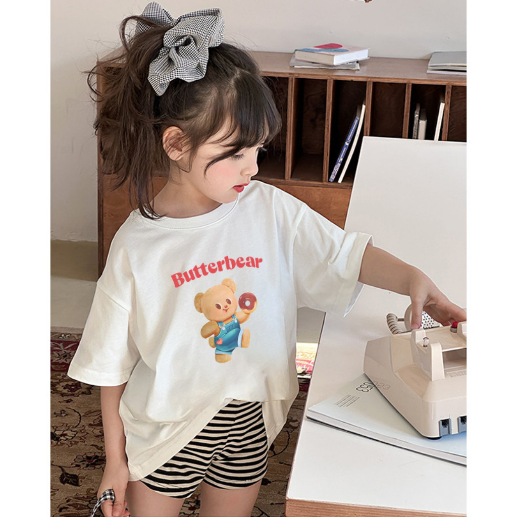 จัดส่งทันที เสื้อยืดแขนสั้นผ้าฝ้ายลายการ์ตูนหมีเนยสำหรับเด็กผู้หญิง ฤดูร้อนใหม่ เสื้อเด็ก