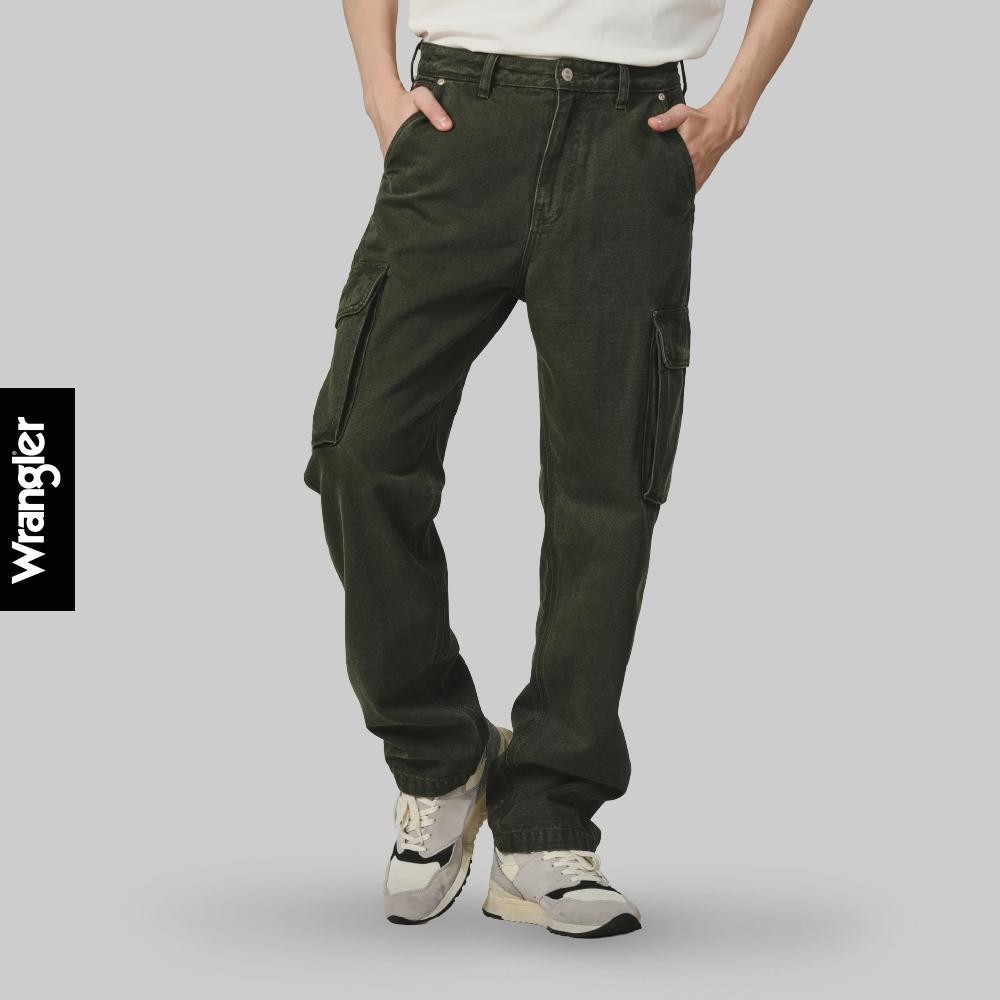 WRANGLER กางเกงขายาวผู้ชาย คอลเลคชั่น Casey Jones เอวกลาง ทรงตรง Cargo รุ่น WR F125MCPTN40 สีเขียวมะกอก