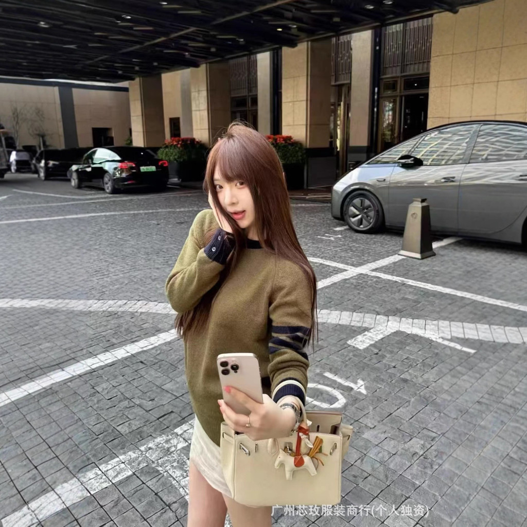 Thombrowne Colorblock เสื้อสเวตเตอร์ทรงหลวมลําลองสีเขียวเข้ม เสื้อไหมพรมสําหรับทุกเพศ