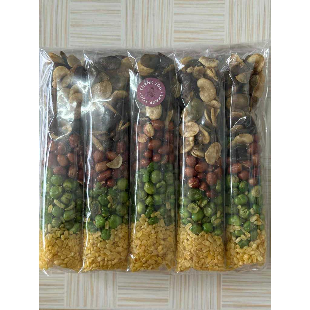 ถั่วรวมรส ถั่วหลอด ถั่ว4สหาย ขนมหลอด ขนมแบ่งบรรุจุ 1แพ็คบรรจุ10ชิ้น