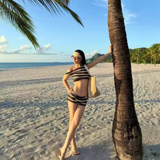 ไอสปอร์ต 2025 มาใหม่สไตล์ยุโรปลายแยกชุดว่ายน้ําผู้หญิงเซ็กซี่สี่ชิ้นบิกินี่ชุดทอลูกไม้ขึ้นวันหยุดชายหาดน้ําพุร้อน - รูปที่ 4