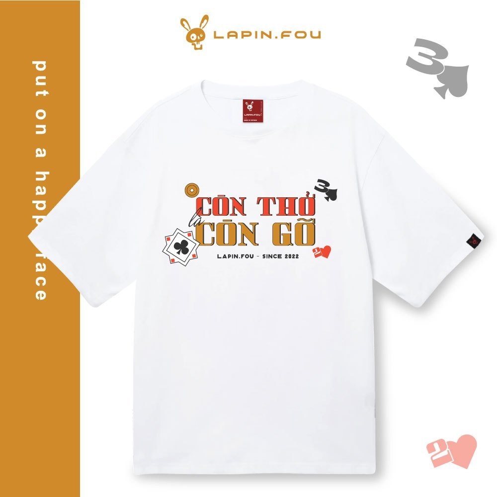 เสื้อยืด Unisex สําหรับผู้ชายและผู้หญิงแบรนด์ท้องถิ่น - Lapin.Fou Still Breathing Is Still G