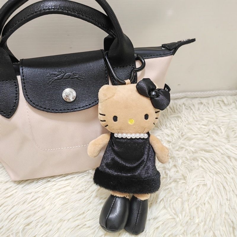 สายคล้องกระเป๋าลายเส้นสีดำยาว Hello Kitty สไตล์สตรี พร้อมตุ๊กตาและพวงกุญแจคล้องกระเป๋าแบบหัวใจ เป็นของขวัญที่สวยงาม