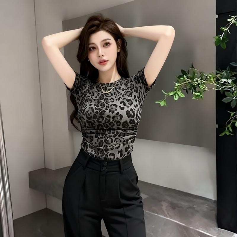 เสื้อสายเดี่ยวครอปท็อปแขนสั้นลายเสือดาว สไตล์อเมริกันในช่วงฤดูร้อน ดีไซน์ใหม่ทรงเข้ารูป สไตล์เรโทร ผ้าเนื้อนิ่มยืดได้มาก