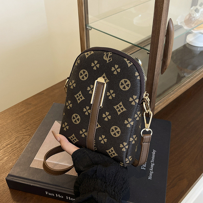 กระเป๋าสุภาพสตรีขนาดเล็กหลายชั้นสำหรับสะพายไหล่ ออกแบบให้เหมาะกับการใส่โทรศัพท์มือถือและอุปกรณ์อื่นๆ