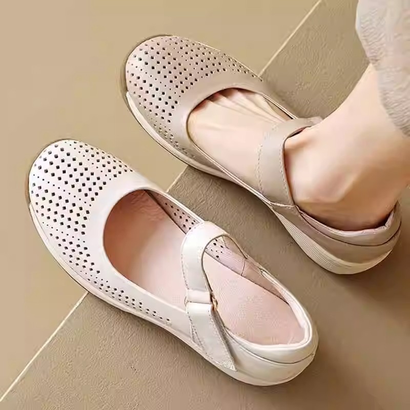 ปั๊มตาข่ายสีขาบสำหรับผู้หญิง สวมใส่ง่าย มีส้นแบนและรูระบายอากาศ