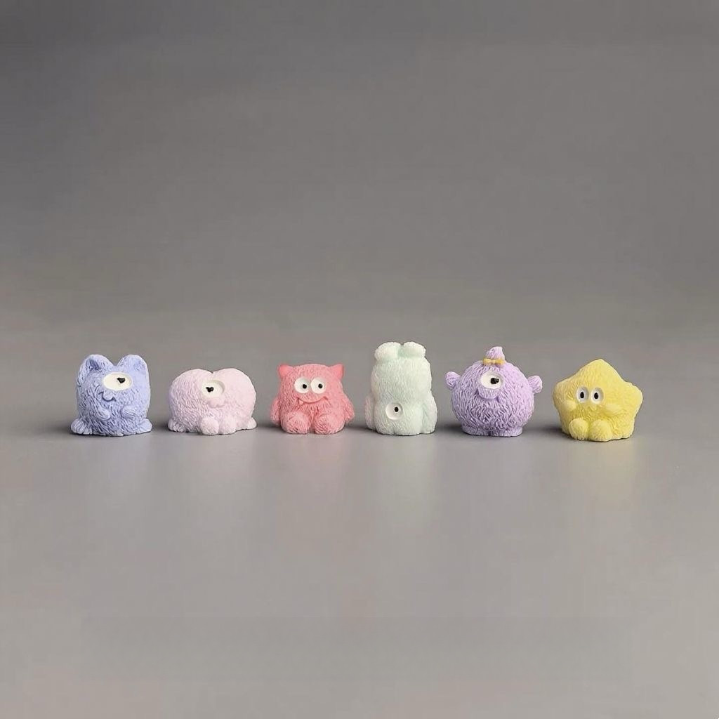 สัตว์ประหลาดขนน้อยสีสันสดใสเล่นน่ารักรักษาคอมพิวเตอร์เดสก์ท็อปตําแหน่งทํางานสไตล์ญี่ปุ่นตกแต่งโต๊ะ