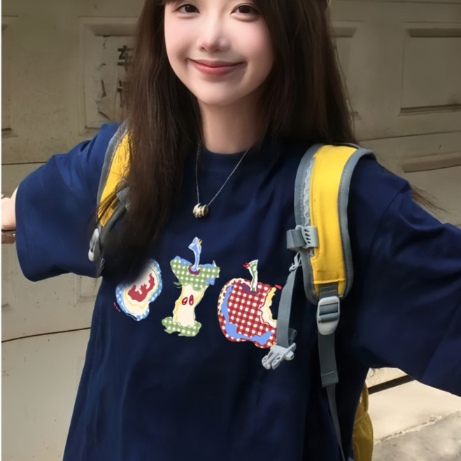 KYO  【พร้อมส่ง】 เกาหลีสไตล์ เสื้อยืด ผู้หญิง พิมพ์ลาย “Three apples” ผ้าCOTTON โคตรนุ่ม OVERSIZE ส่งจากไทย ราคา ถูกที่สุด ดีลบีเคเค แกลเลอรีภาพที่ 3