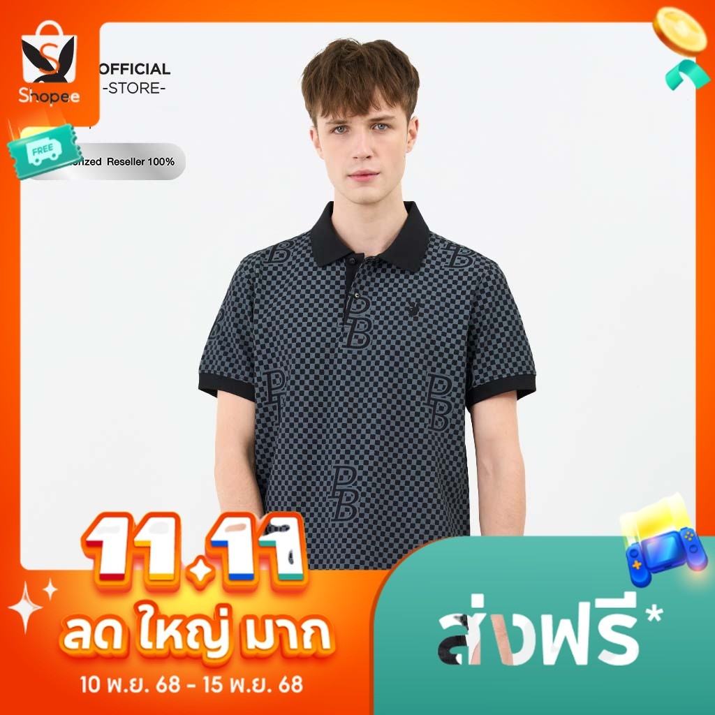 PLAYBOY PB COMING เสื้อโปโลแขนสั้น พิมพ์ลาย PB ทั้งตัว อกหน้าซ้ายปักหัวกระต่าย P1MT253TP011BK