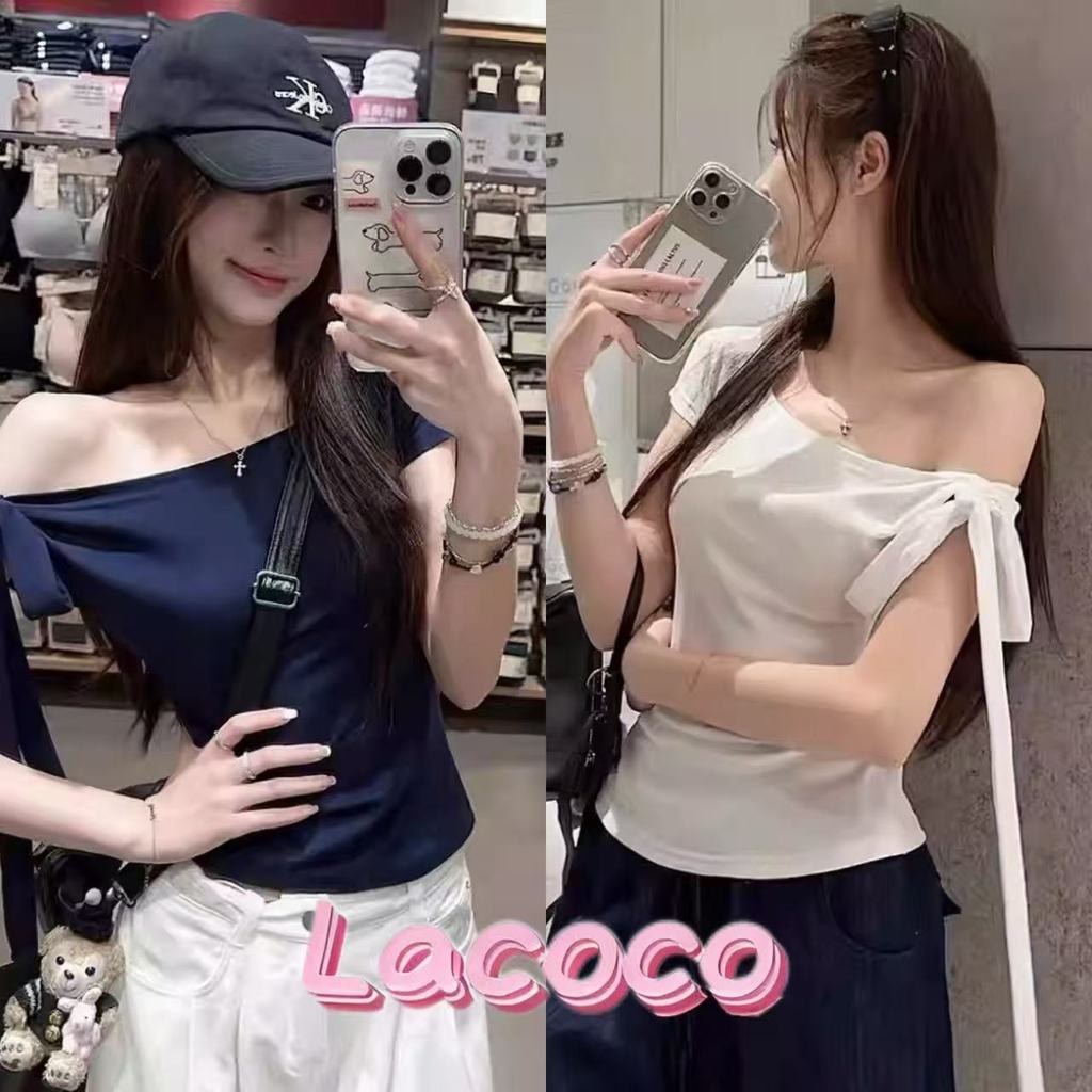 Lacoco คลังสินค้าพร้อม เสื้อยืดแขนสั้นเปิดไหล่ดีไซน์สาวฮอตสไตล์อเมริกัน สำหรับผู้หญิง ฤดูร้อนปี 2026 เสื้อตัวบนเข้ารูป