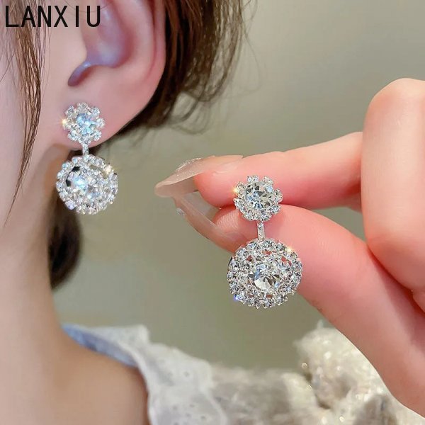 LANXIU ต่างหูคริสตัลสไตล์มินIMALIST SNOWFLAKES shimmering zircon studs เทรนด์ใหม่สำหรับผู้หญิง