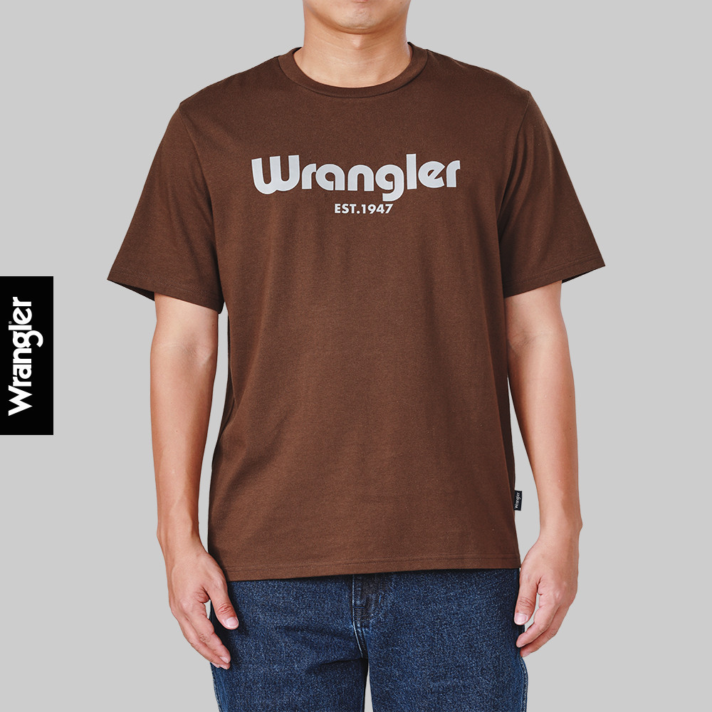 WRANGLER เสื้อยืดแขนสั้นผู้ชาย รุ่น WR F125MTSSF05 สีน้ำตาล