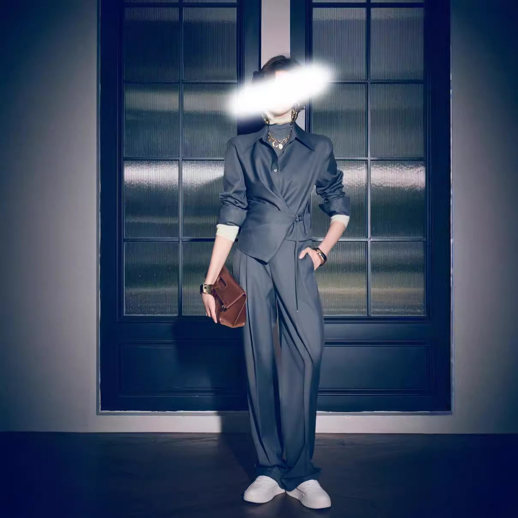 ชุดเสื้อกางเกงผู้หญิง สไตล์ Old Money แบบ Layer Draped กางเกงขาบานเล็กน้อย ใส่ได้หลายฤดูกาล