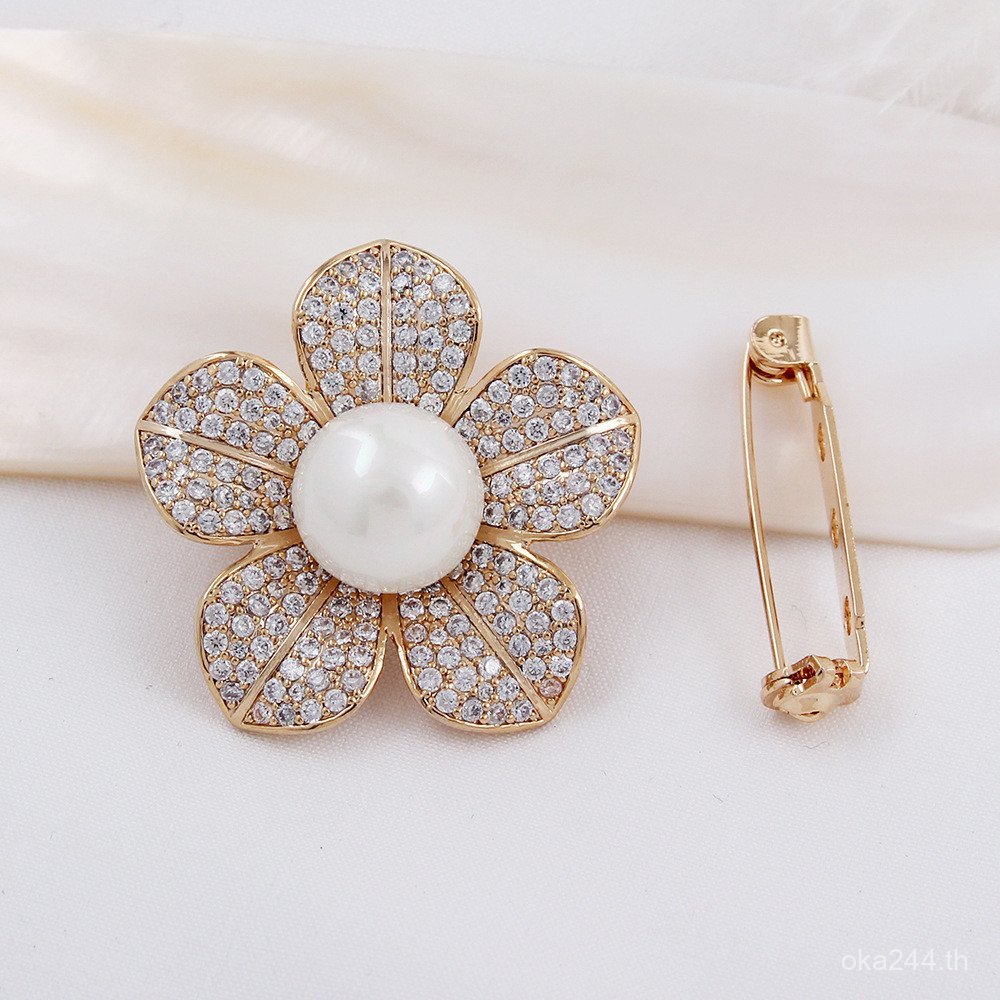 Yijiao ฝังเพทายผูกปมผ้าพันคอผู้หญิง Camellia Pearl All-Match High-End สามแหวนผ้าพันคอผ้าไหมหัวเข็มขั