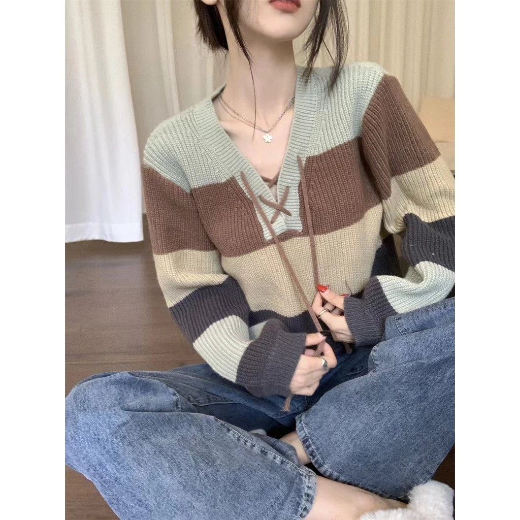 🌲GGals🌲​เสื้อไหมพรม แขนยาว คอวี ลายทางใหญ่หลายสี สเวตเตอร์ ทรงหลวม กันหนาว เสื้อผ้าแฟชั่นผู้หญิง thumbnail 10