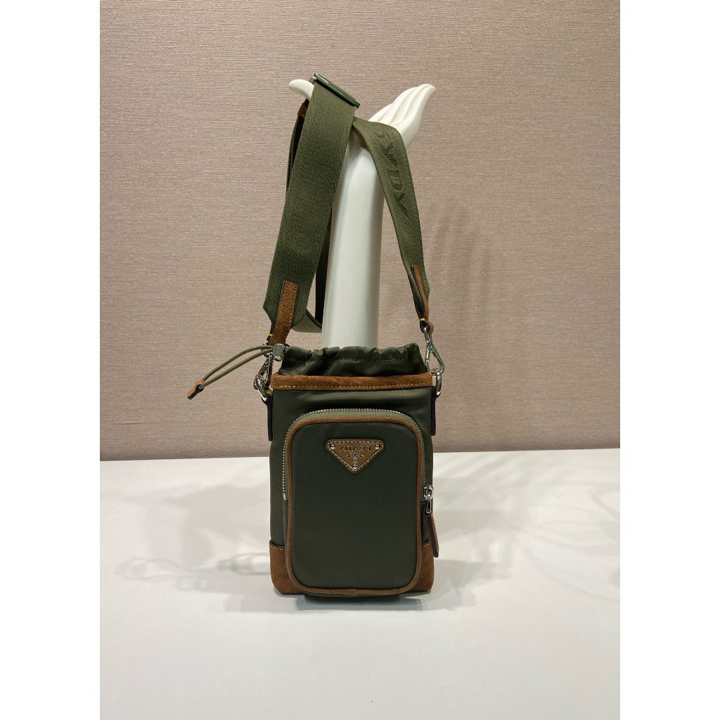 Pre order ราคา3900 PPP 2ZH155 กระเป๋าใส่มือถือสะพายข้าง รุ่นใหม่ ไนลอนรีไซเคิล สายปรับได้ เปิดปิดเชื