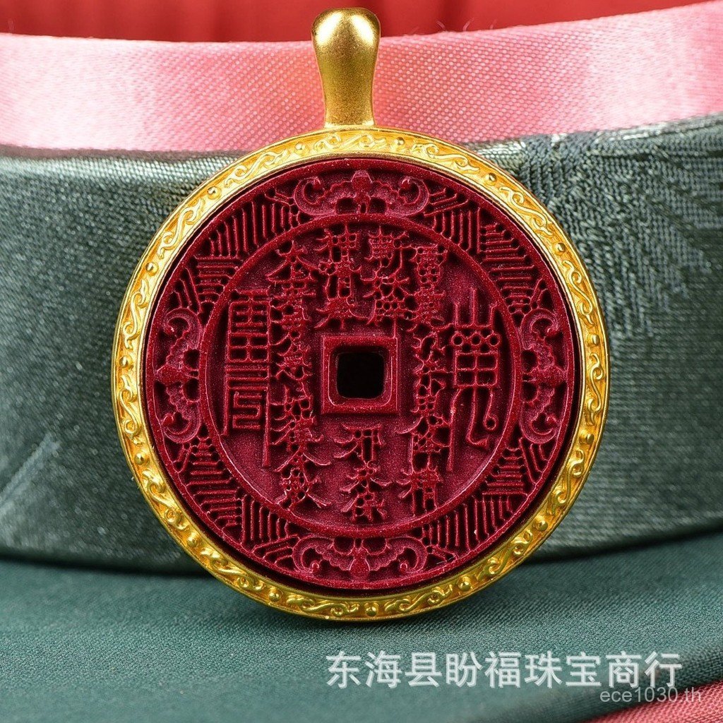 เสื้อกันหนาวสีม่วงทองฝังจี้ Cinnabar และสร้อยคอสแควร์ลวดลายโลหะ 3ACL