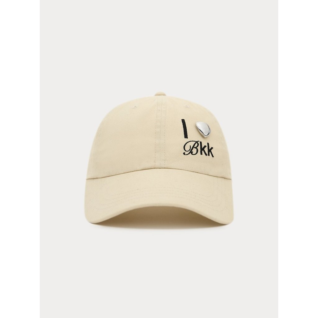 [Pomelo] หมวกปักลายแต่งอะไหล่ / Embroidered Cap with Hardware Detail