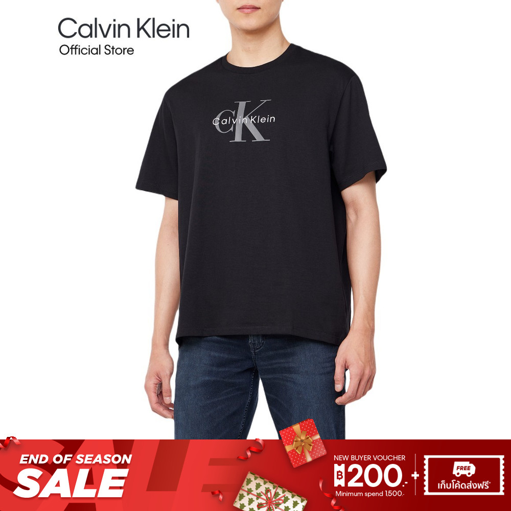 CALVIN KLEIN เสื้อยืดคอกลมแขนสั้นผู้ชาย Monogram Logo ทรง Regular รุ่น 4RB862G UB1 - สีดำ