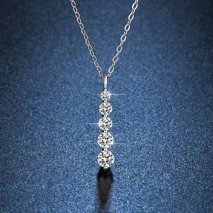 สร้อยคอมัวสานิตต์สไตล์คลาสสิก พร้อมเพชร:inline สร้อยคอคล้องคอดีไซน์เฉพาะสำหรับสาวๆ